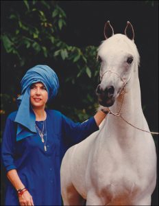 الفحل إنساتا حليم شاه مع مالكته السيدة جوديث فوربس 1980