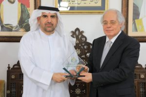 Jamal bin Huwaireb honoring Kamel Yousef